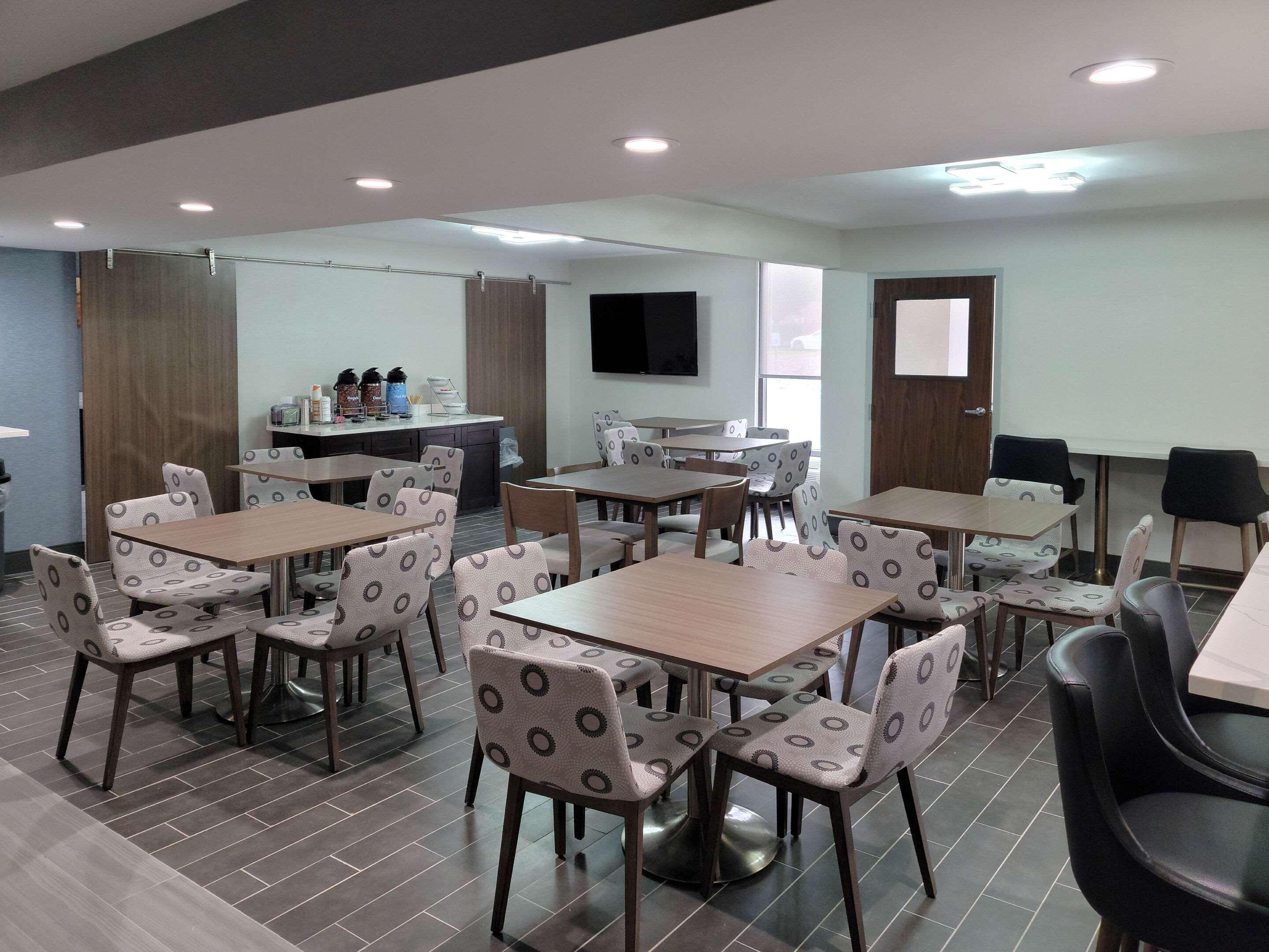 Comfort Inn & Suites Wyomissing-Reading Exterior photo